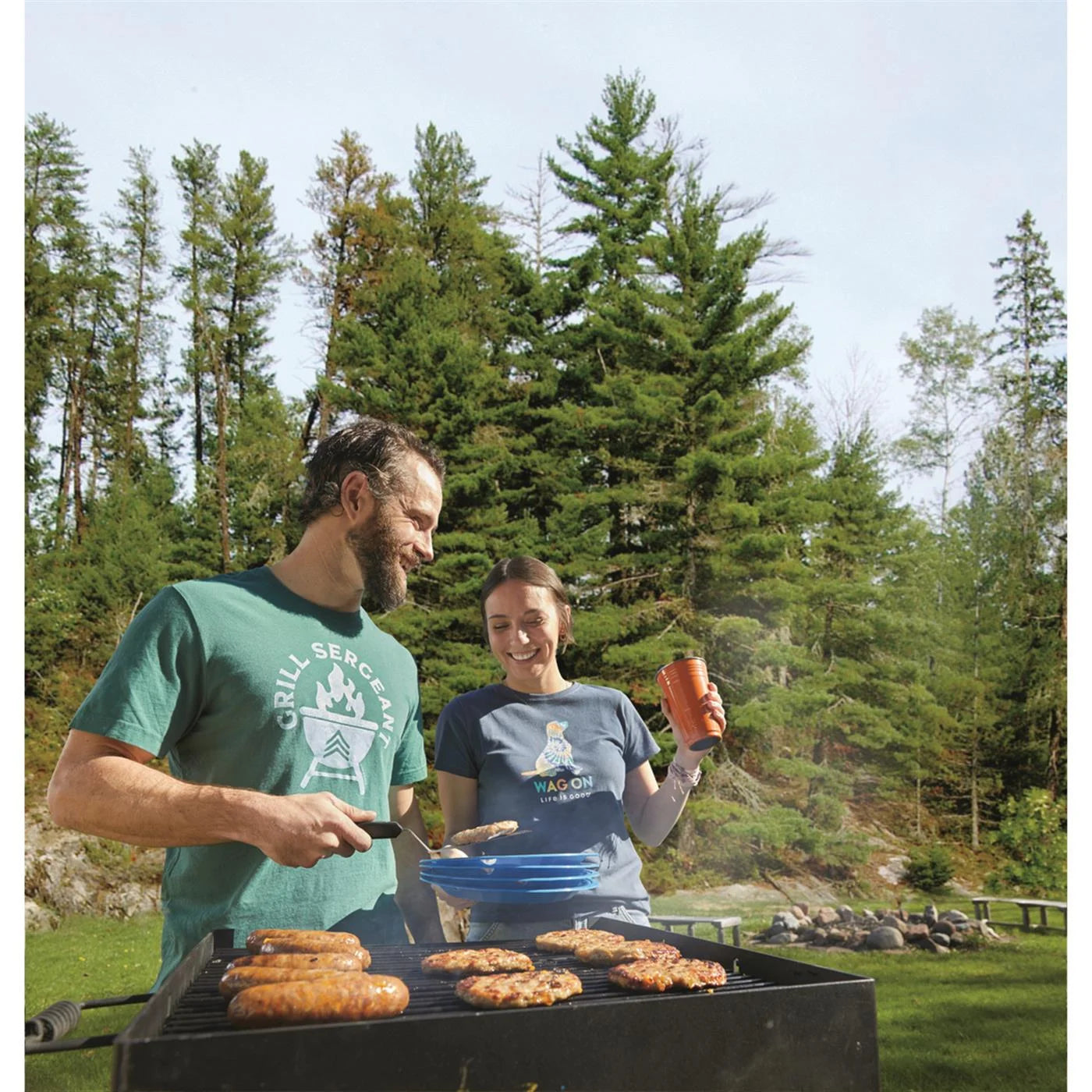 Heavy-Duty Park-Style Charcoal BBQ Grill for Camping and Outdoor Cooking N105