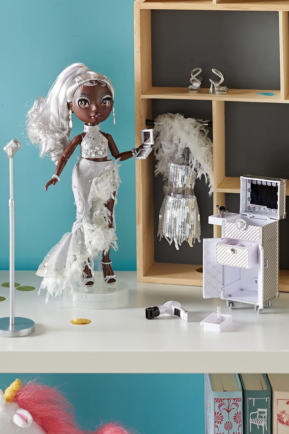 Posable Fashion Doll with 2 Outfits and Vanity Playset N703