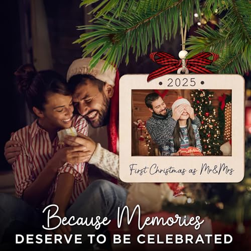Christmas Ornament Picture Frame - Wooden Landscape Photo Frame for Tree U347