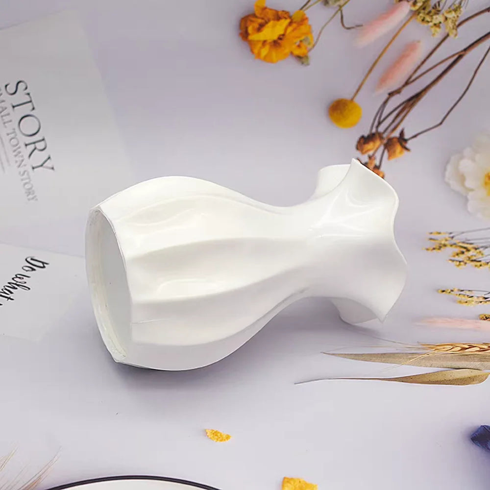 White vase Y5438